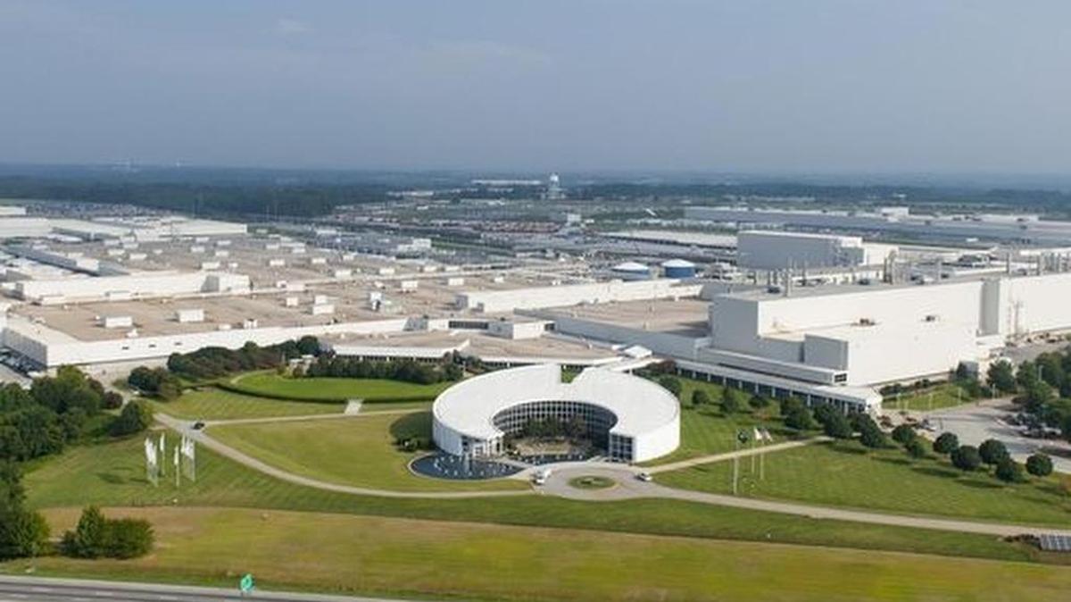 
BMW Manufacturing Co. said Tuesday it agreed to pay $1.6 million and offer jobs to dozens of African-American applicants to resolve a federal lawsuit and charges based on the company’s previous guidelines governing the use of criminal background checks at its plant in Greer.
