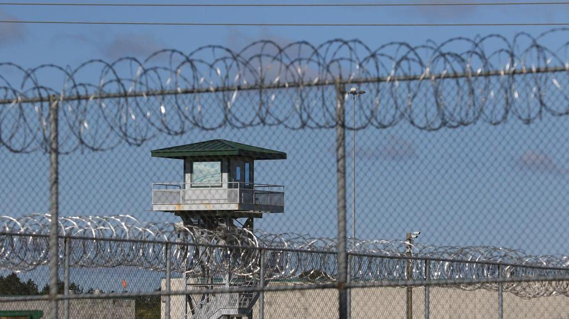 SC correctional officer had romantic relationship with inmate, SCDC says