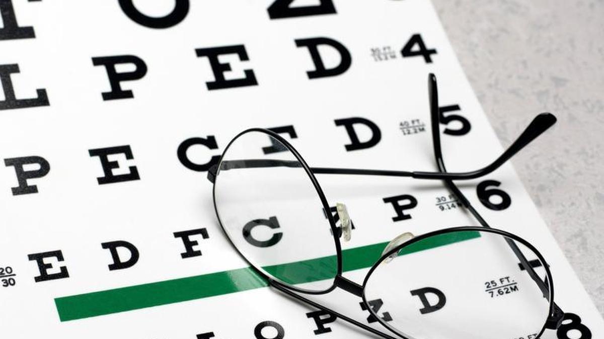 There are warning signs that your child might need an eye exam.