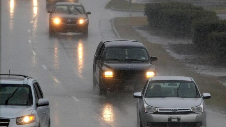 Is it illegal to drive with hazard lights on in SC during a storm? Here’s what the law says