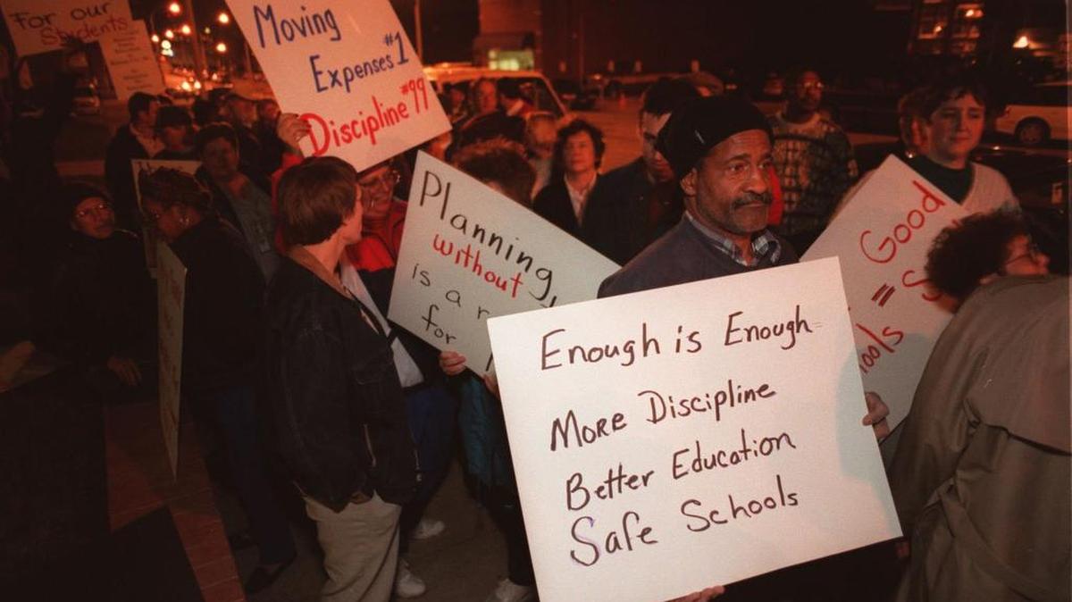School discipline problems led teachers in Kansas City to picket.
