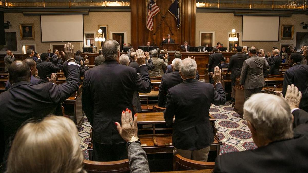 SC lawmakers take their oath of office.