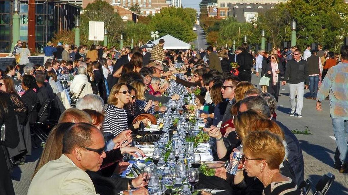 Participants enjoy a previous edition of the Gervais Street Bridge Dinner.