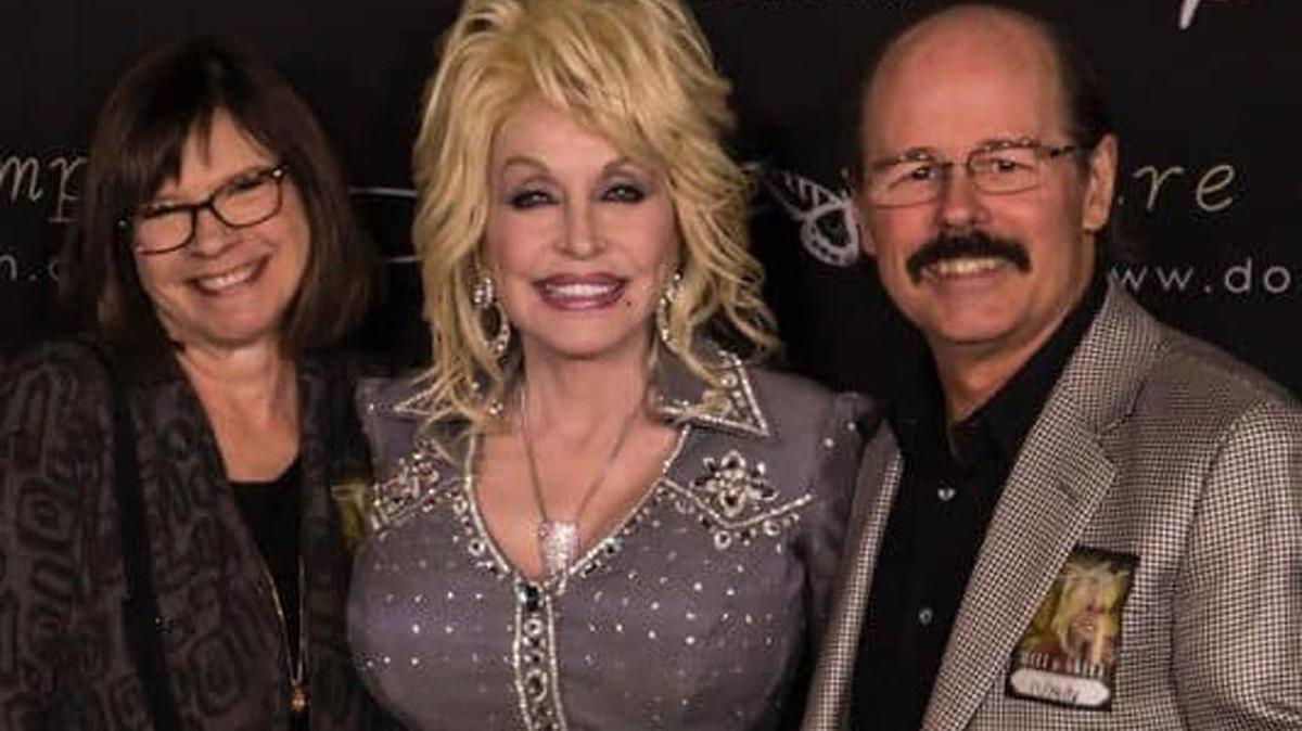 Susan and Steve Watson, with entertainer Dolly Parton.