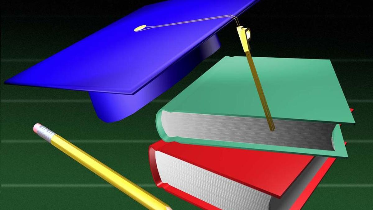 300 dpi 2 col x 3.25 in / 108x83 mm / 368x281 pixels Kurt Strazdins color illustration of a graduation cap, books and pencil. KRT 2001