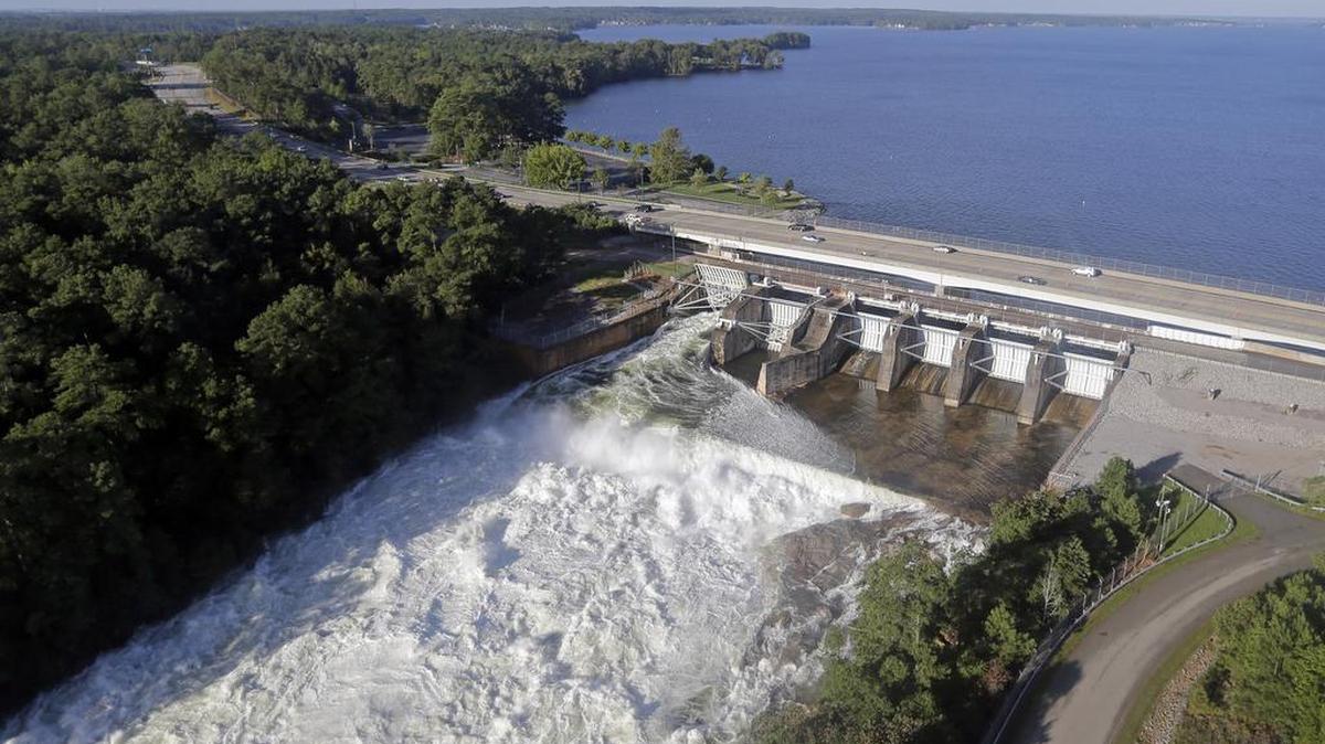 Water pours from a gate in the Lake Murray dam in Columbia in 2015. Some drawdowns are designed to aid in curbing the growth of nuisance aquatic vegetation, including southern naiad and slender pondweed, according to SCE&G.