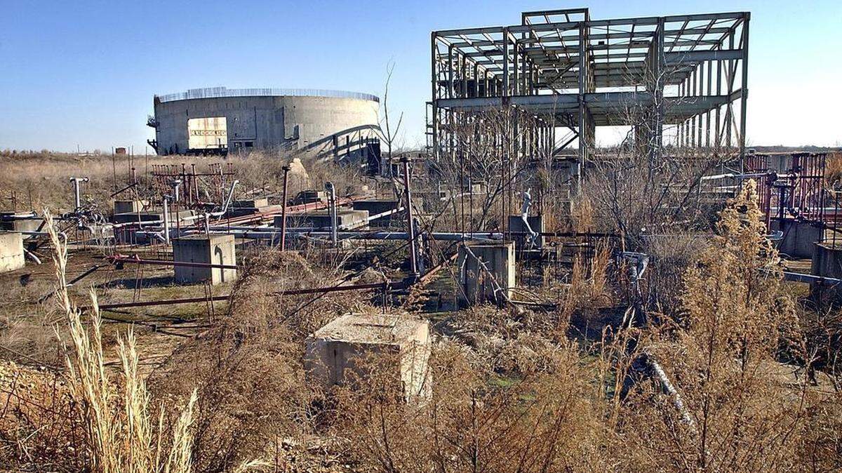 A half-finished nuclear power plant that Duke Energy gave up on 30 years ago sits in Cherokee County near Gaffney. Duke bailed on a $600 million investment on the banks of the Broad River and sold off the half-finished warehouse and containment unit, which was used to film The Abyss. Duke has bought back the property and is considering trying again to finish construction.