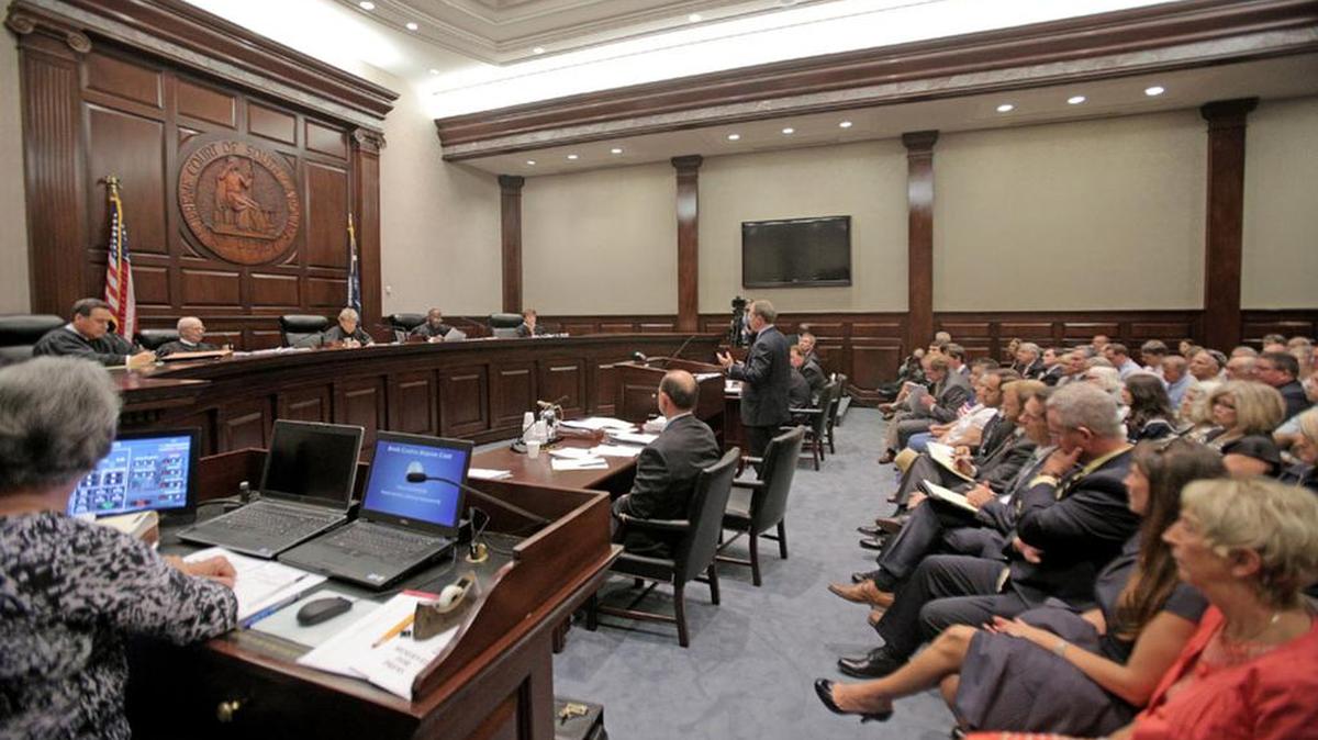 A full house watches in 2014 as Assistant Deputy Attorney General Creighton Waters argues before the SC Supreme Court against a judge’s order to halt the criminal investigation of then-House Speaker Bobby Harrell.