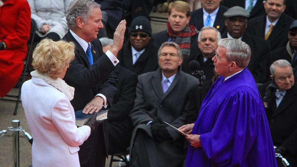 Senate President Pro Tem Hugh Leatherman administers the oath of office to Lt. Gov. Henry McMaster in January 2015.