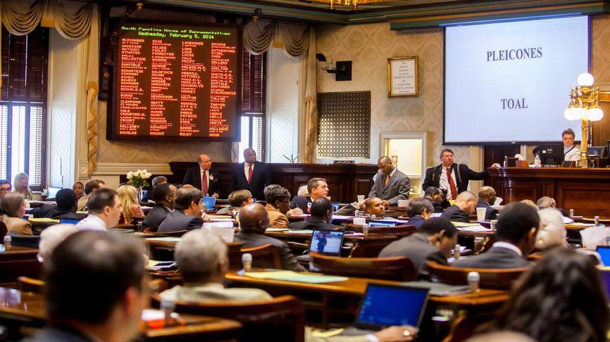 
The SC Legislature crowds into the House chamber for the periodic ritual of electing the judiciary. In this 2014 session, lawmakers re-elected Chief Justice Jean Toal over Associate Justice Costa Pleicones. 
