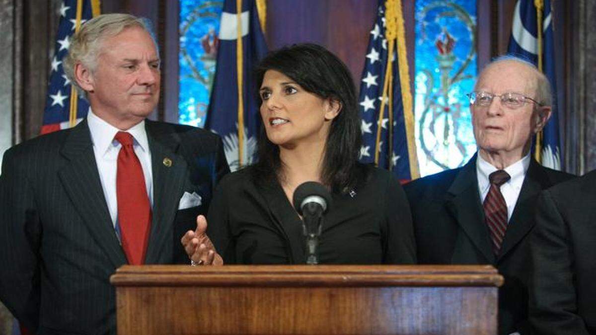 
Former SC Attorneys General Henry McMaster and Travis Medlock join Gov Nikki Haley to discuss ethics reform. They led a Haley-appointed panel that recommended a smart overhaul of our law.
