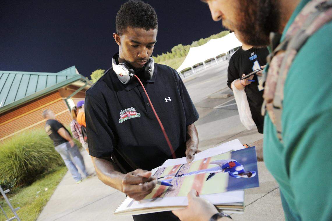Carl Edwards Jr. pitched for the Tennessee Smokies in 2014.
