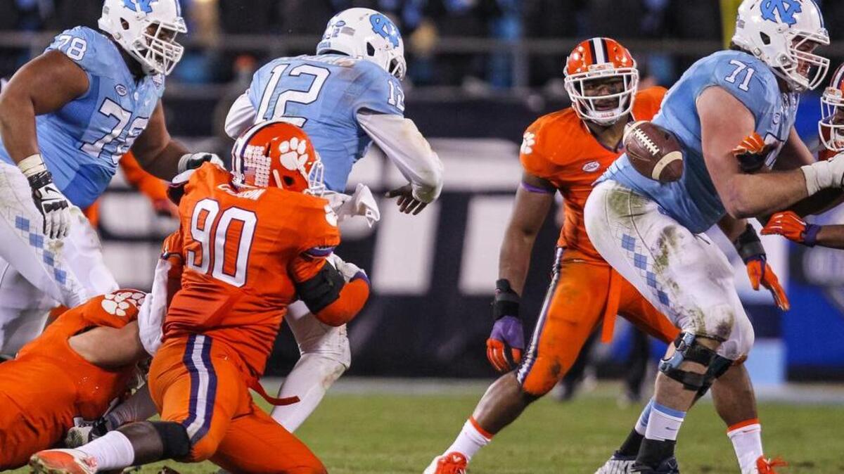 Clemson defensive end Shaq Lawson (90)