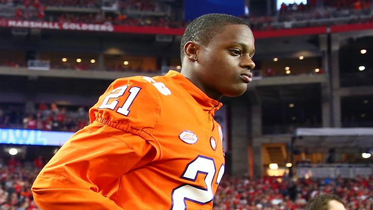 Clemson Tigers cornerback Adrian Baker (21)
