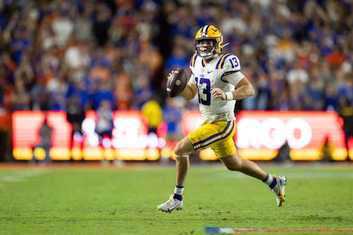 LSU quarterback Garrett Nussmeier (13)