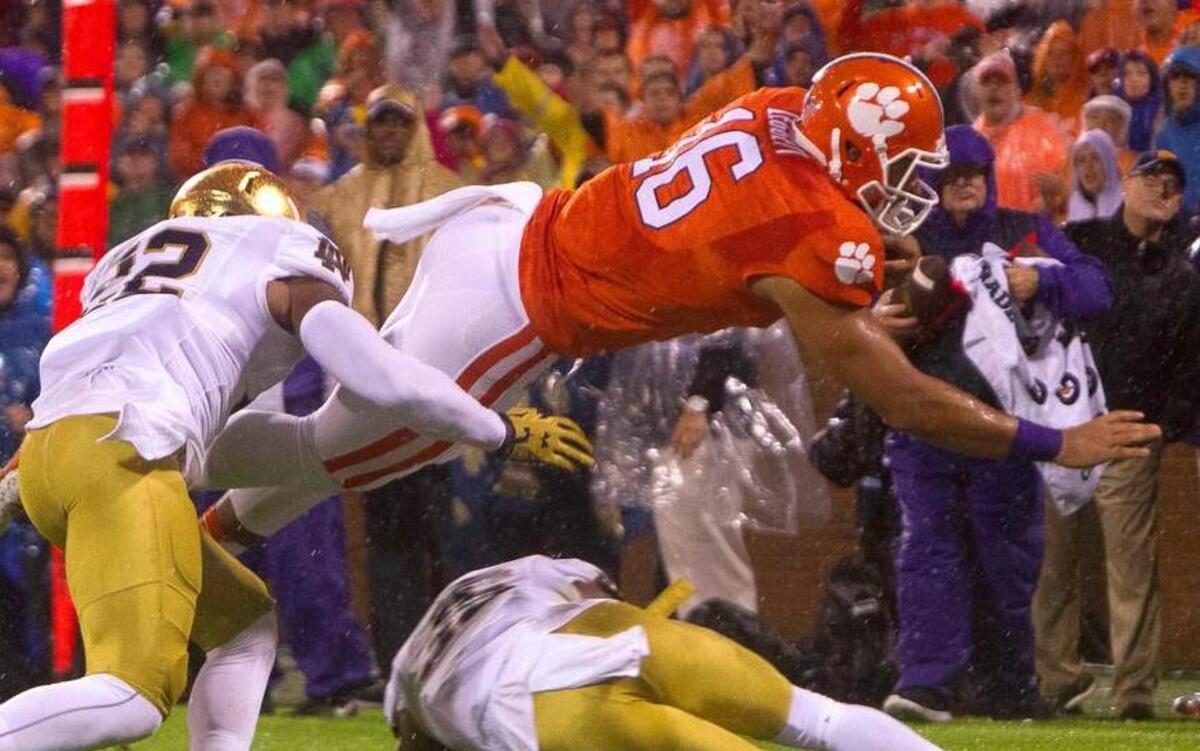 Clemson Tigers tight end Jordan Leggett (16)