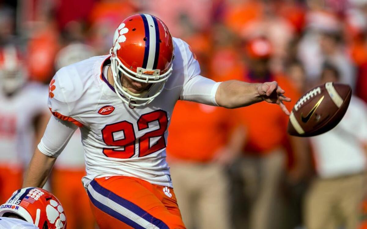 Clemson Tigers place kicker Greg Huegel (92)