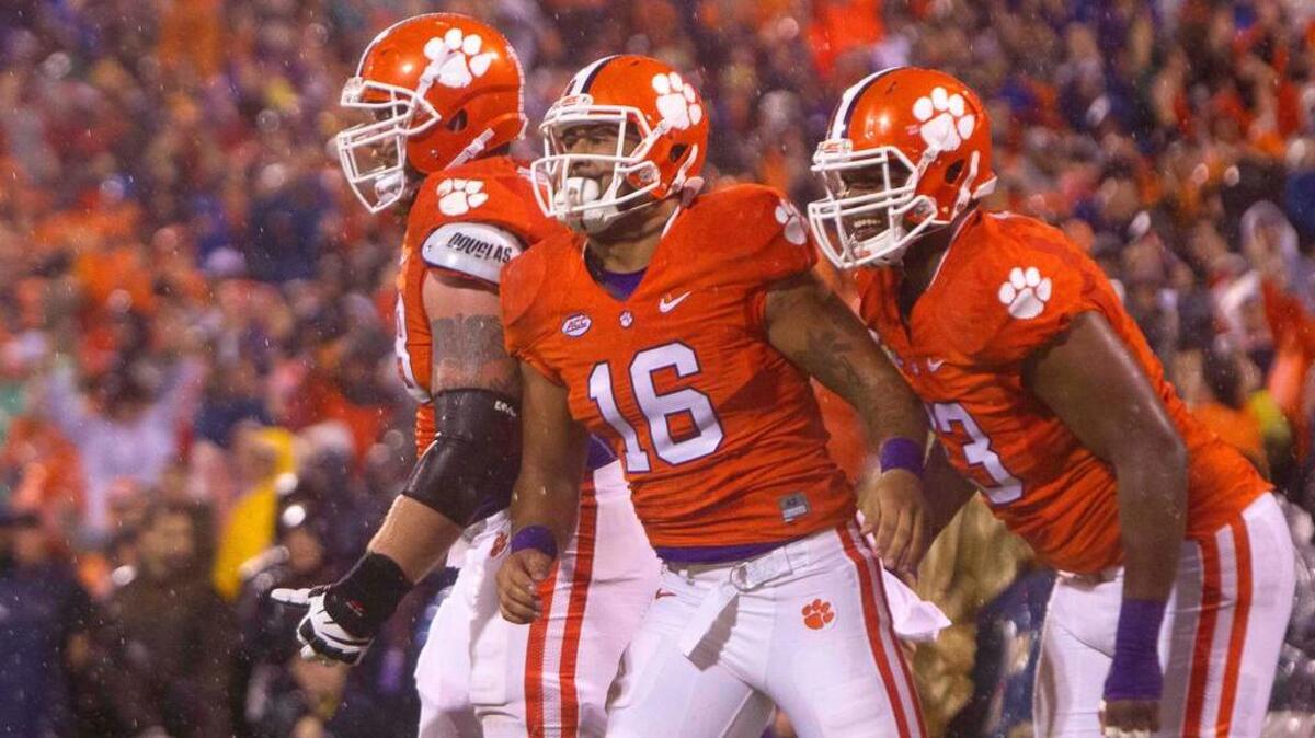 
Clemson tight end Jordan Leggett (16) celebrates after scoring a touchdown during the first quarter against the Notre Dame Fighting Irish at Clemson Memorial Stadium. 
