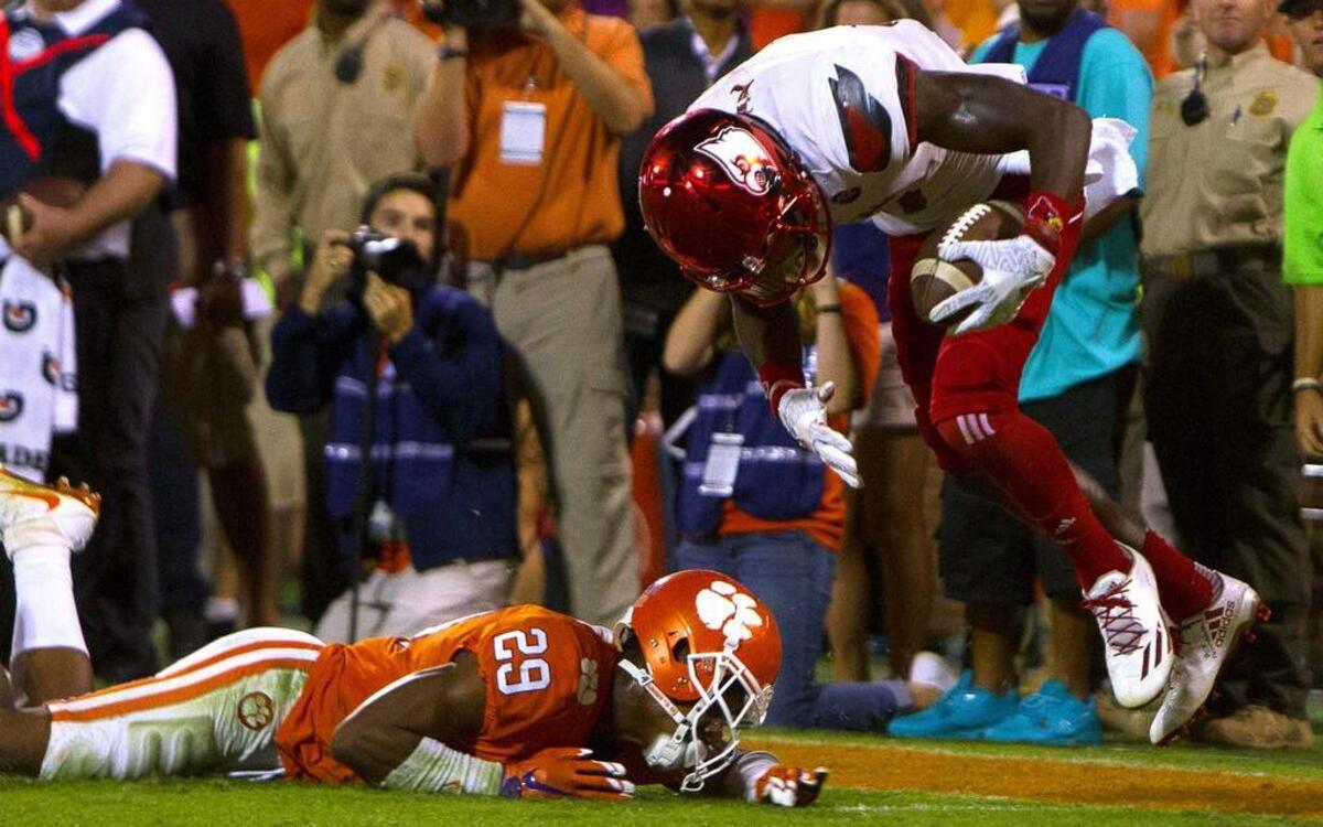 Clemson cornerback Marcus Edmond (29) knocks Louisville wide receiver James Quick out of bounds on fourth down during the fourth quarter on Saturday.