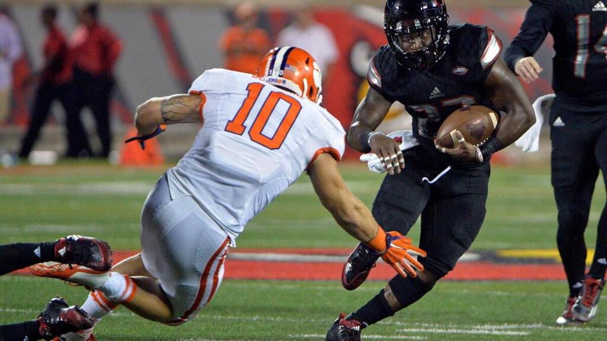 Clemson Tigers linebacker Ben Boulware (10)