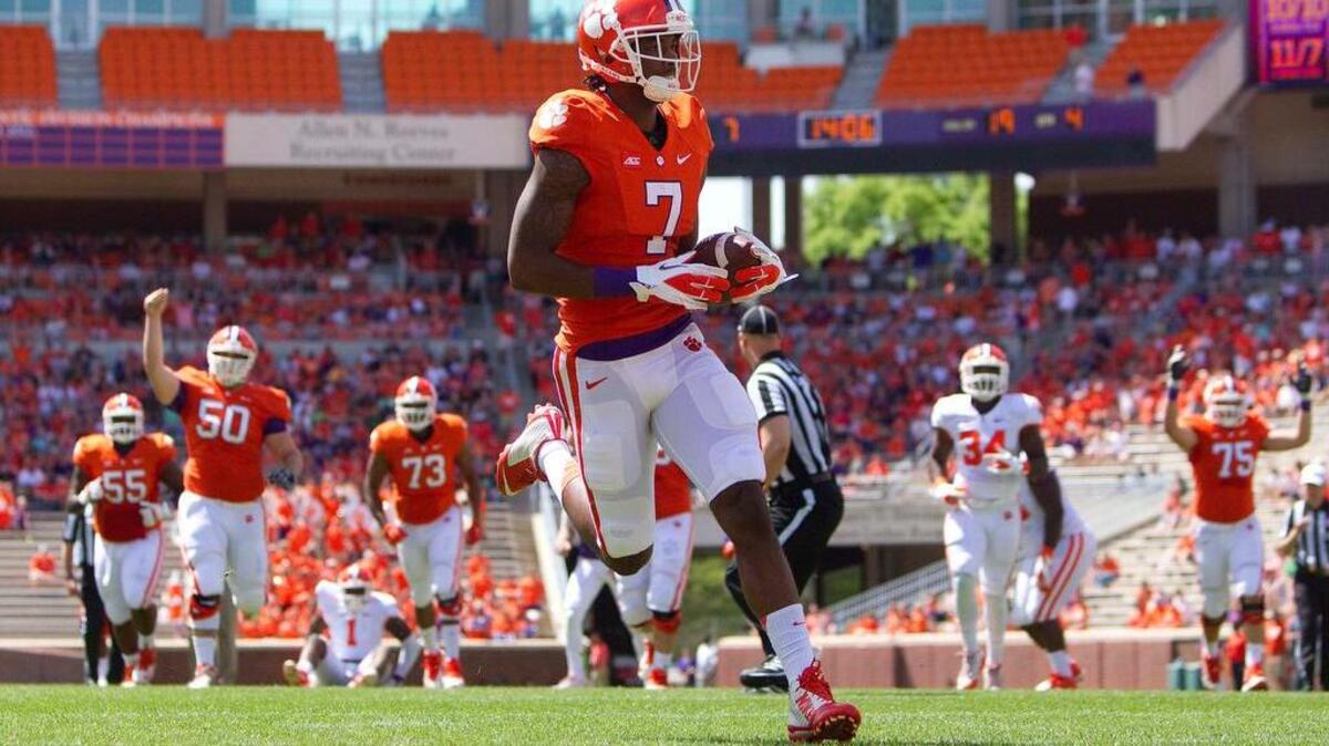 
Clemson Tigers wide receiver Mike Williams (7) runs the ball in for a touchdown during the Clemson spring game. 
