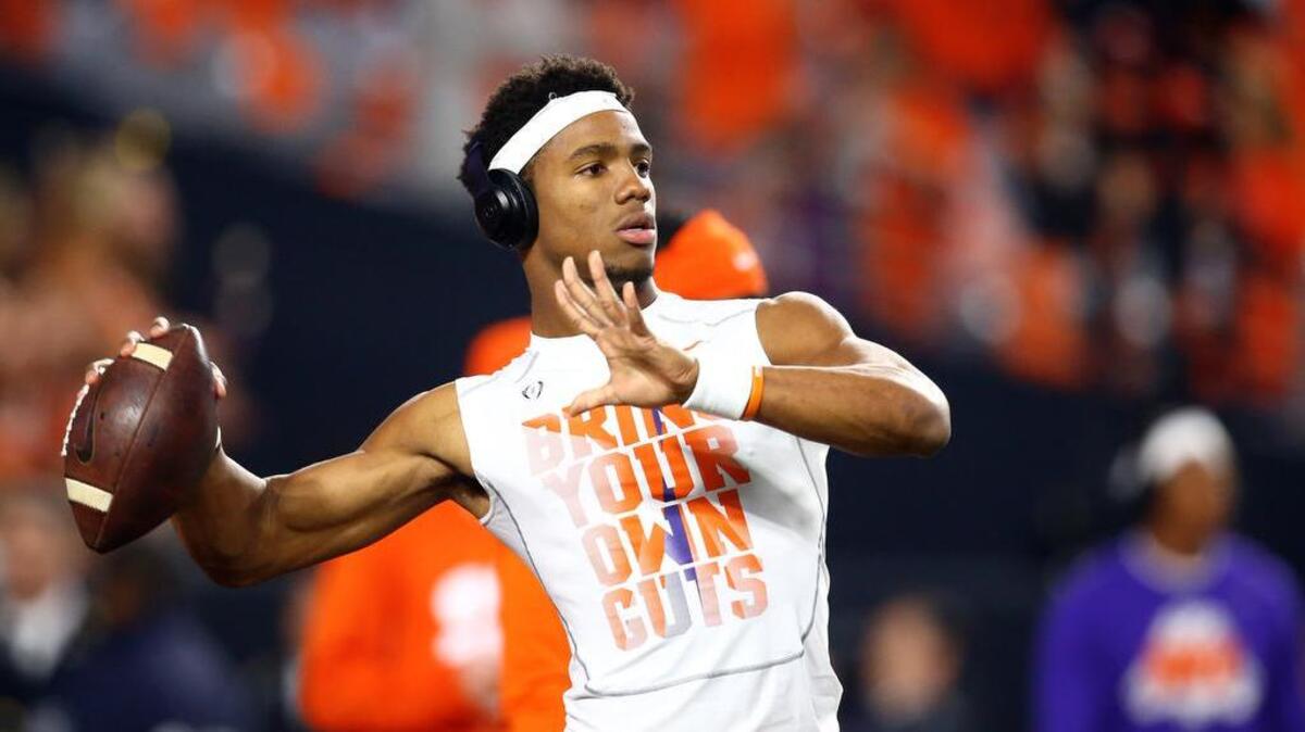 Clemson quarterback Kelly Bryant (2)
