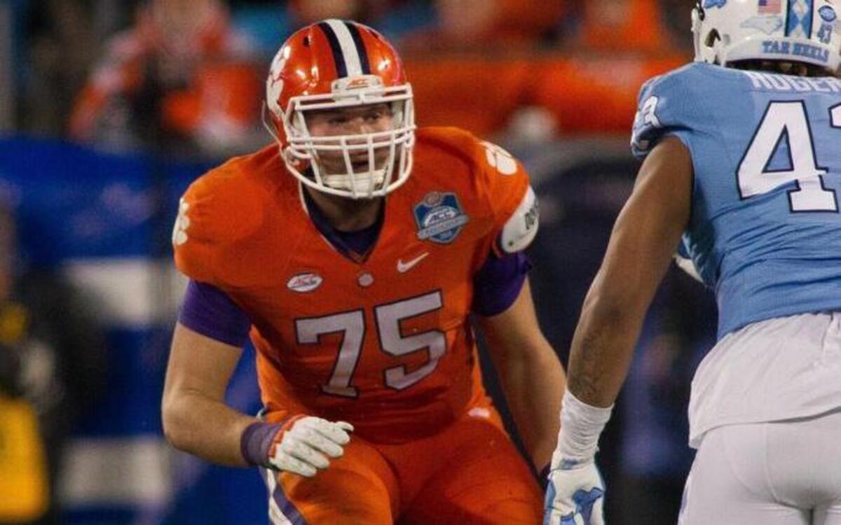 Clemson Tigers offensive lineman Mitch Hyatt (75)