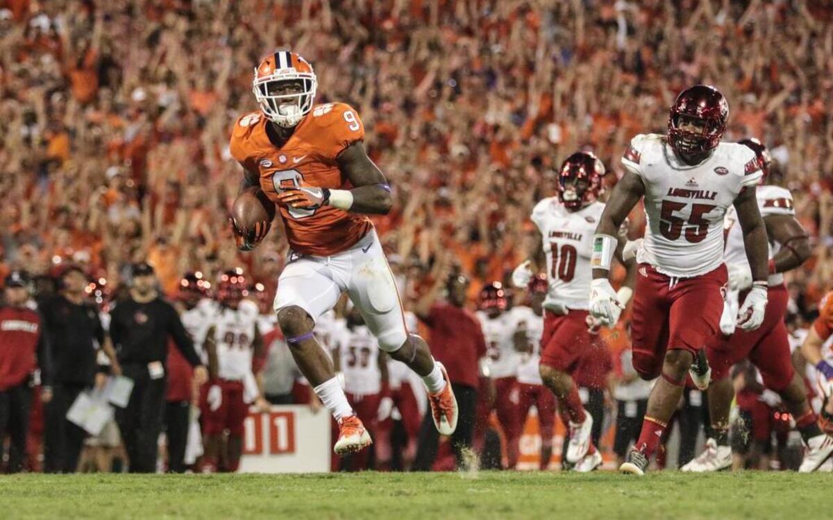 Wayne Gallman runs 34 yards into the endzone for a touchdown against Louisville.