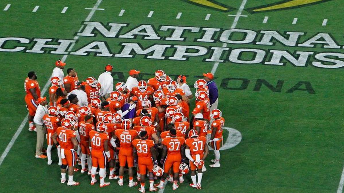 Clemson players gather with coaches during the National Championship game