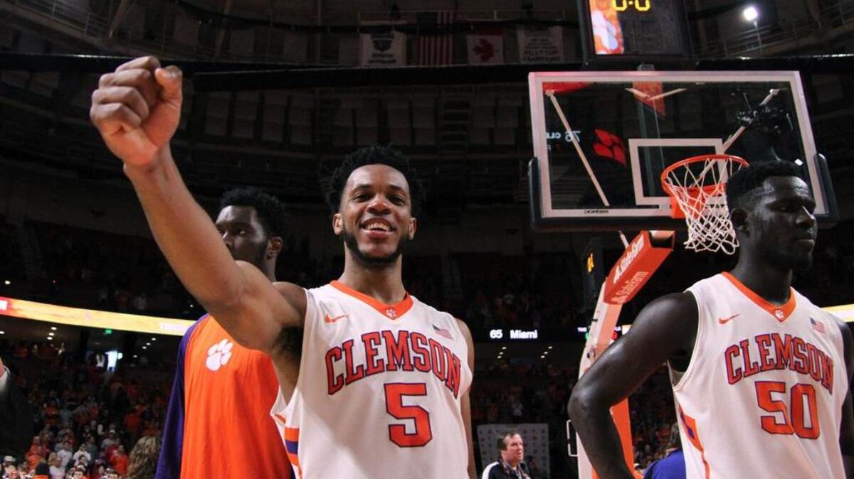 Clemson Tigers forward Jaron Blossomgame (5)
