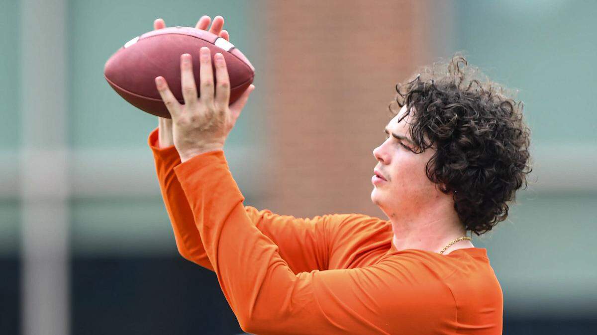 Clemson tight end Ian Schieffelin