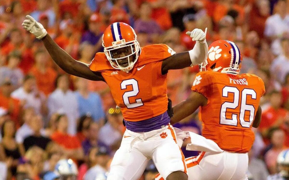 
Clemson Tigers cornerback MacKensie Alexander (2) was named to the Jim Thorpe Award 2015 watch list.
