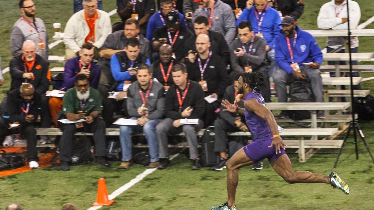 Clemson wide receiver Mike Williams runs the 40 yard dash during Pro Day at Clemson on March 16.