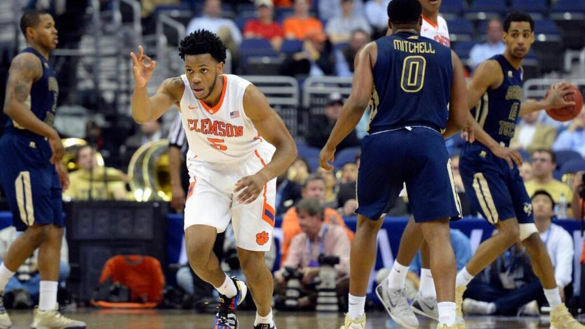 Clemson Tigers forward Jaron Blossomgame (5)