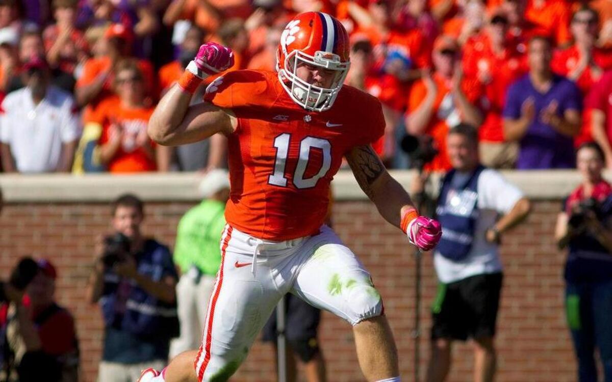 
Clemson Tigers linebacker Ben Boulware (10) reacts after making a tackle against the Louisville Cardinals at Clemson Memorial Stadium. 
