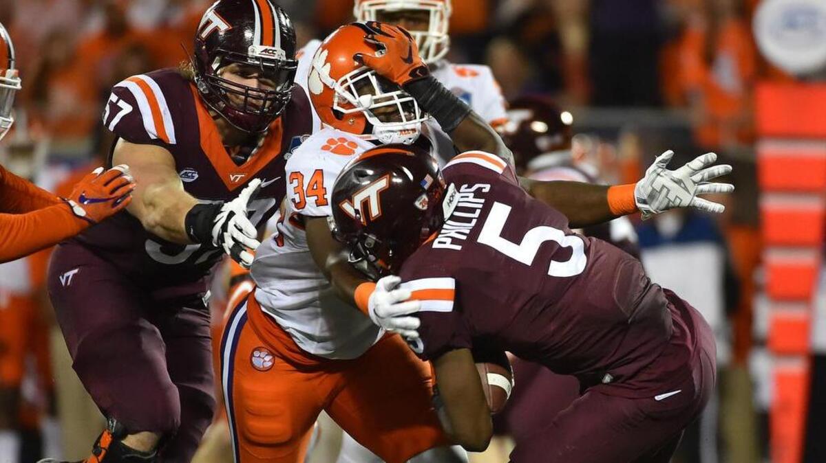 Clemson linebacker Kendall Joseph is returning for his senior season.