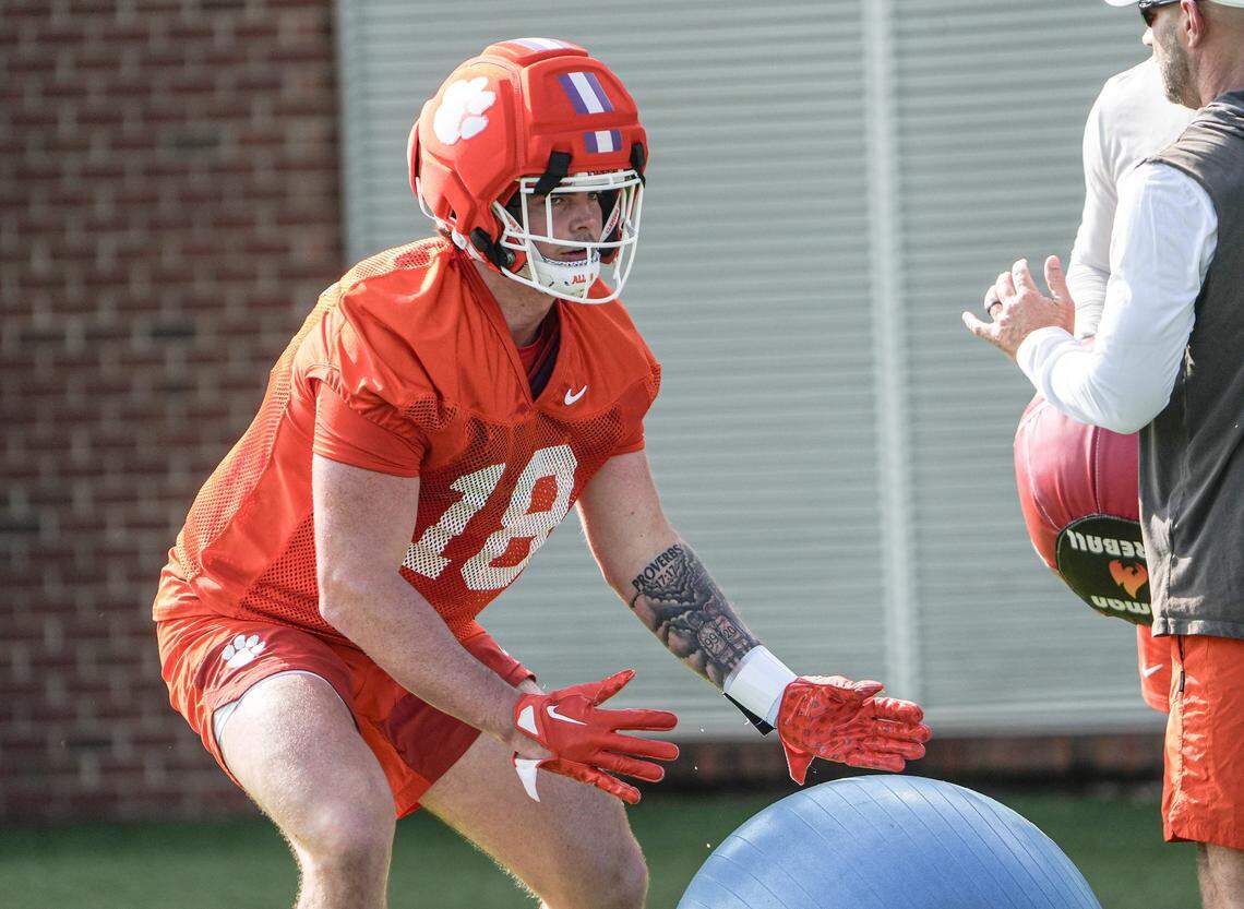 Clemson tight end Ian Schieffelin (18) on Thursday during Clemson football’s first fall 2025 practice.