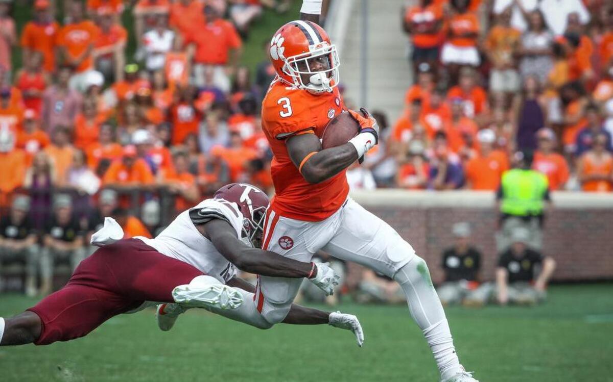 Clemson wide receiver Artavis Scott (3)