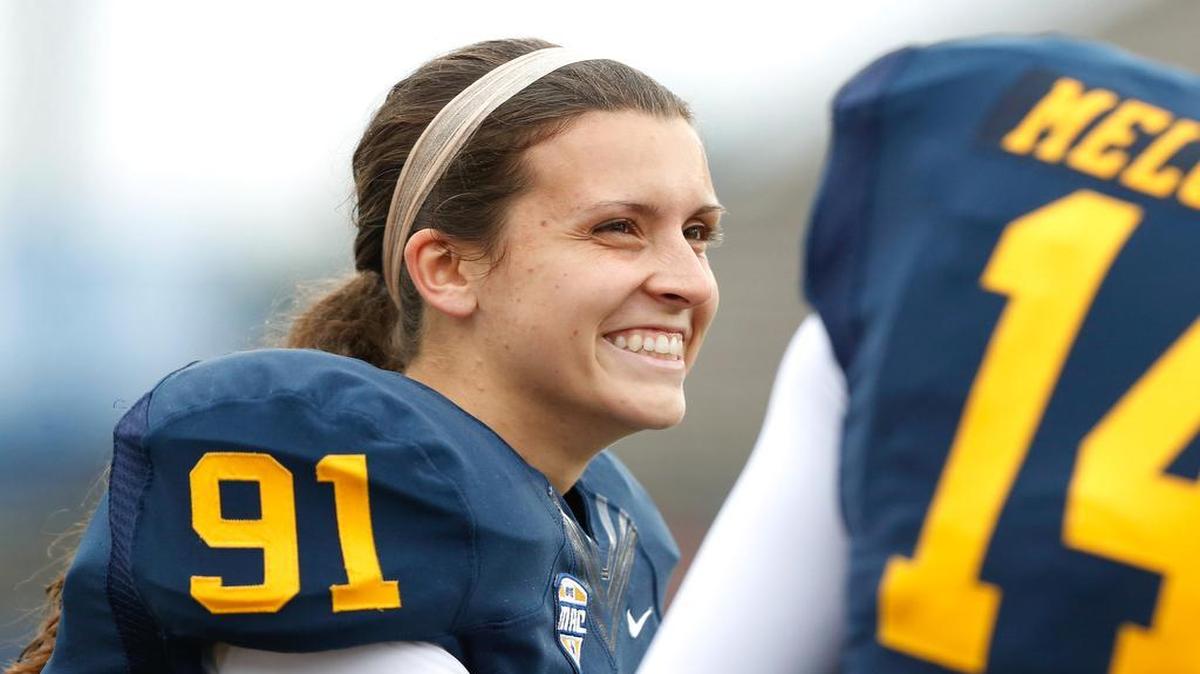 Former Kent State Golden Flashes place kicker April Goss (91)