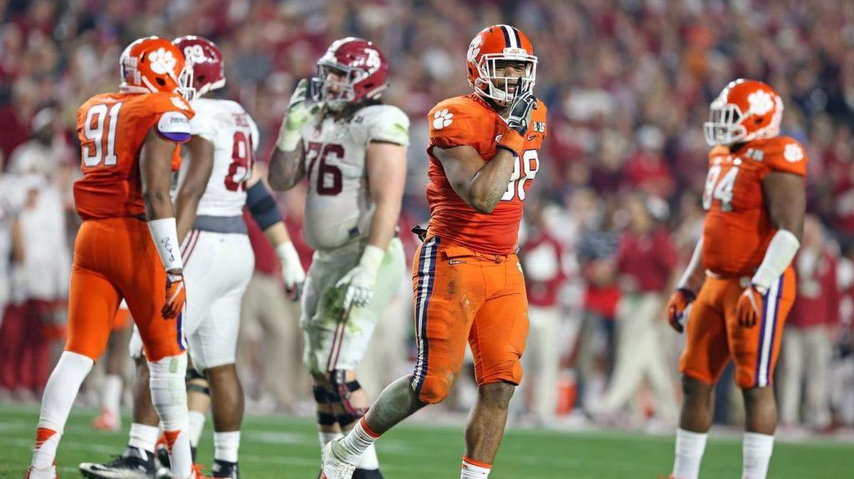 Clemson Tigers defensive end Kevin Dodd (98)