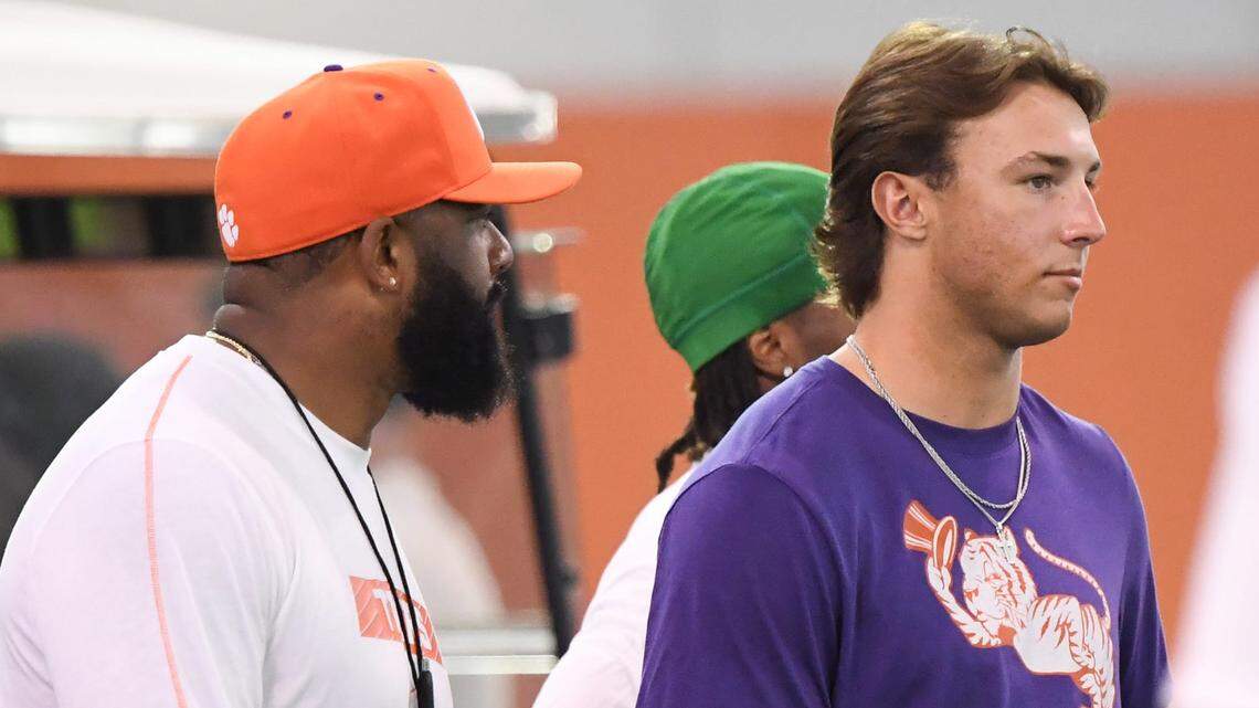 Clemson’s Tajh Boyd (left) and Cade Klubnik (right)