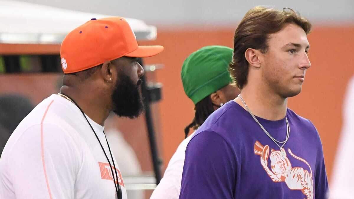 Clemson’s Tajh Boyd (left) and Cade Klubnik (right)