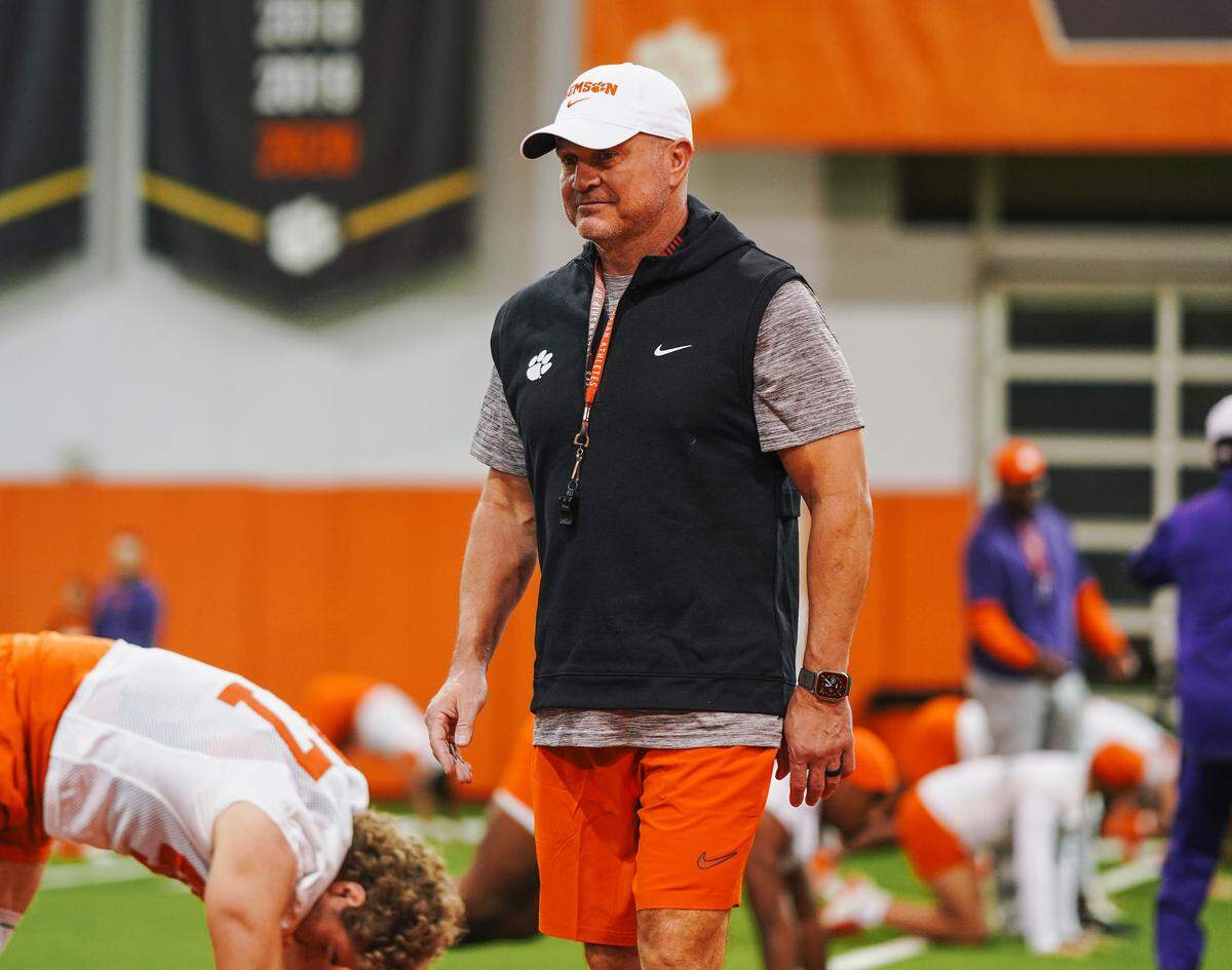 Clemson football defensive analyst Mike Houston