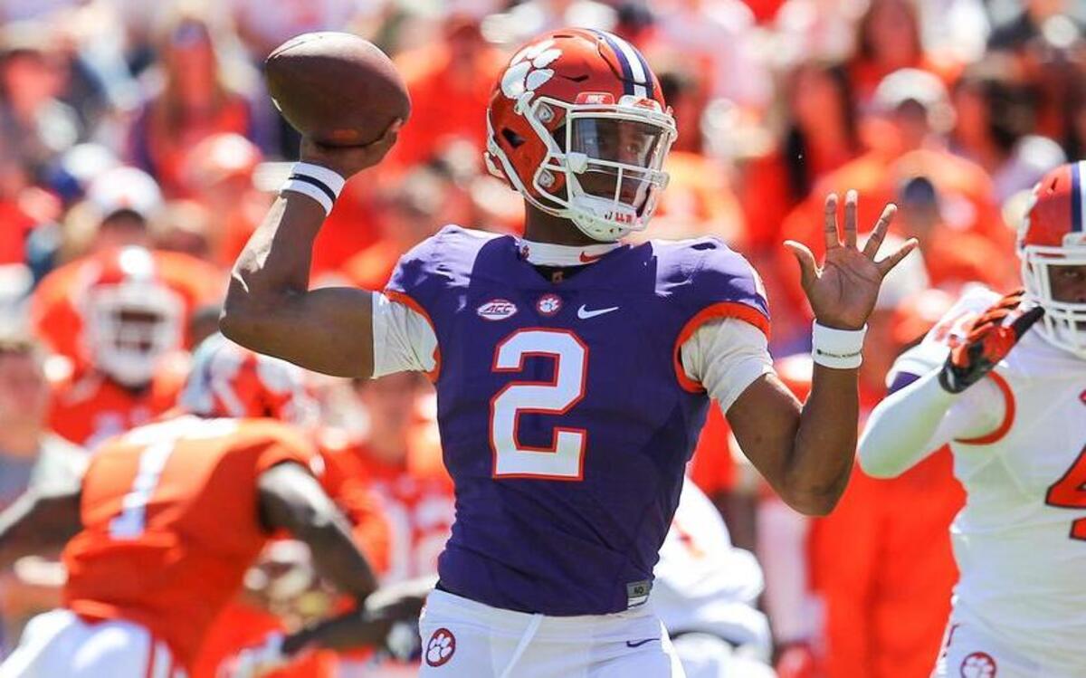 Clemson quarterback Kelly Bryant (2)