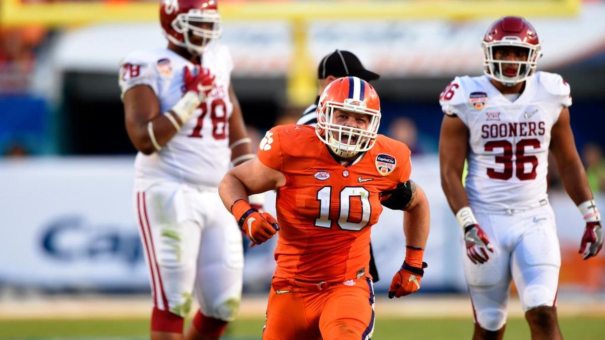 Clemson Tigers linebacker Ben Boulware (10)