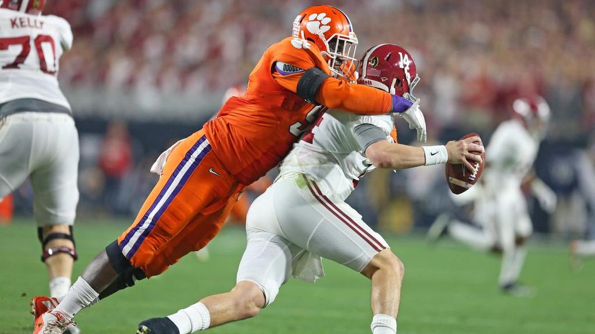 Clemson Tigers defensive end Shaq Lawson (90)