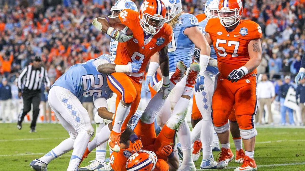 Clemson running back Wayne Gallman (9) scores a touchdown