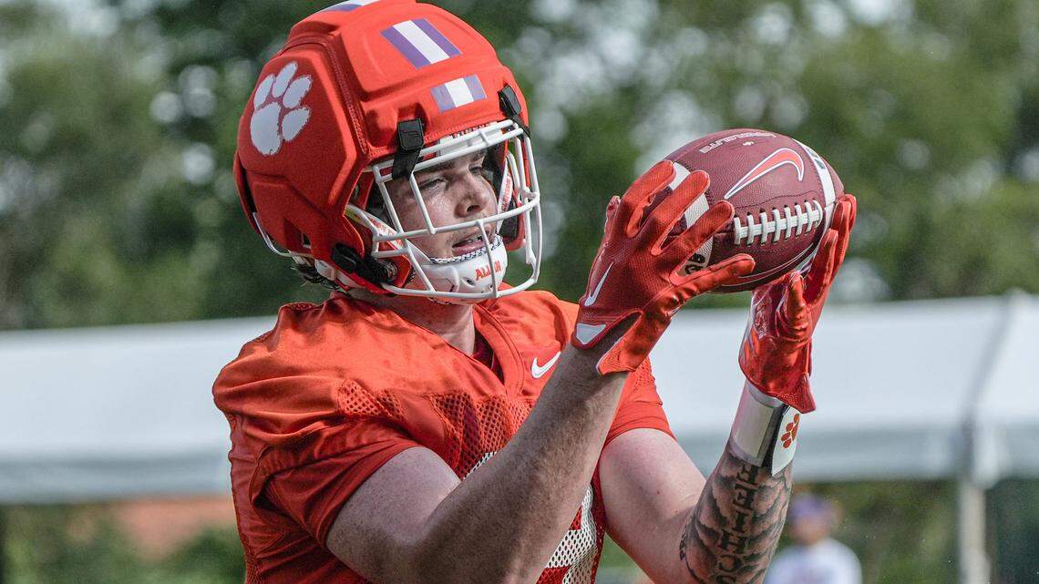 Clemson tight end Ian Schieffelin (18) during preseason practice