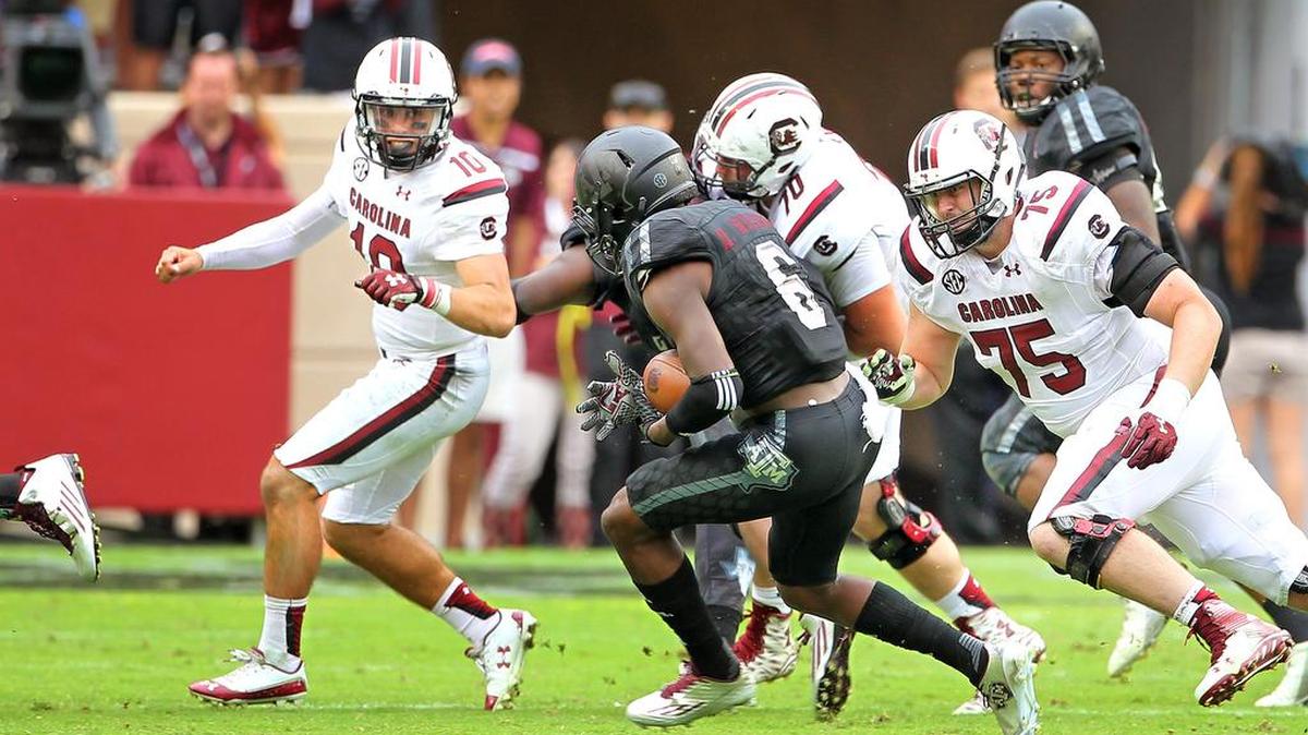 Perry Orth tries to catch up with Texas A&M defensive back Donovan Wilson after an interception in the fourth quarter.