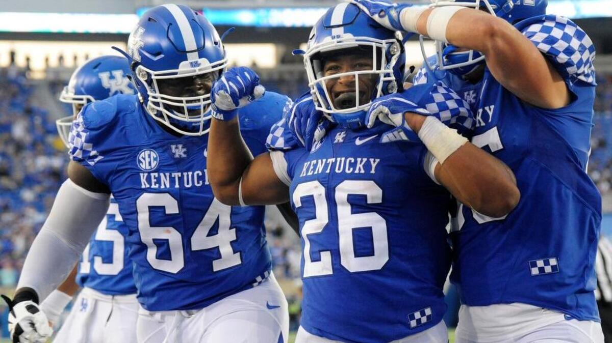 Kentucky is scoring 34.7 points per game but is allowing 43.7 points each game.